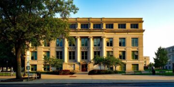 Thriving in the Digital Age: Medugare Institute of Management and Technology Reviews Emphasize Technological Advancements